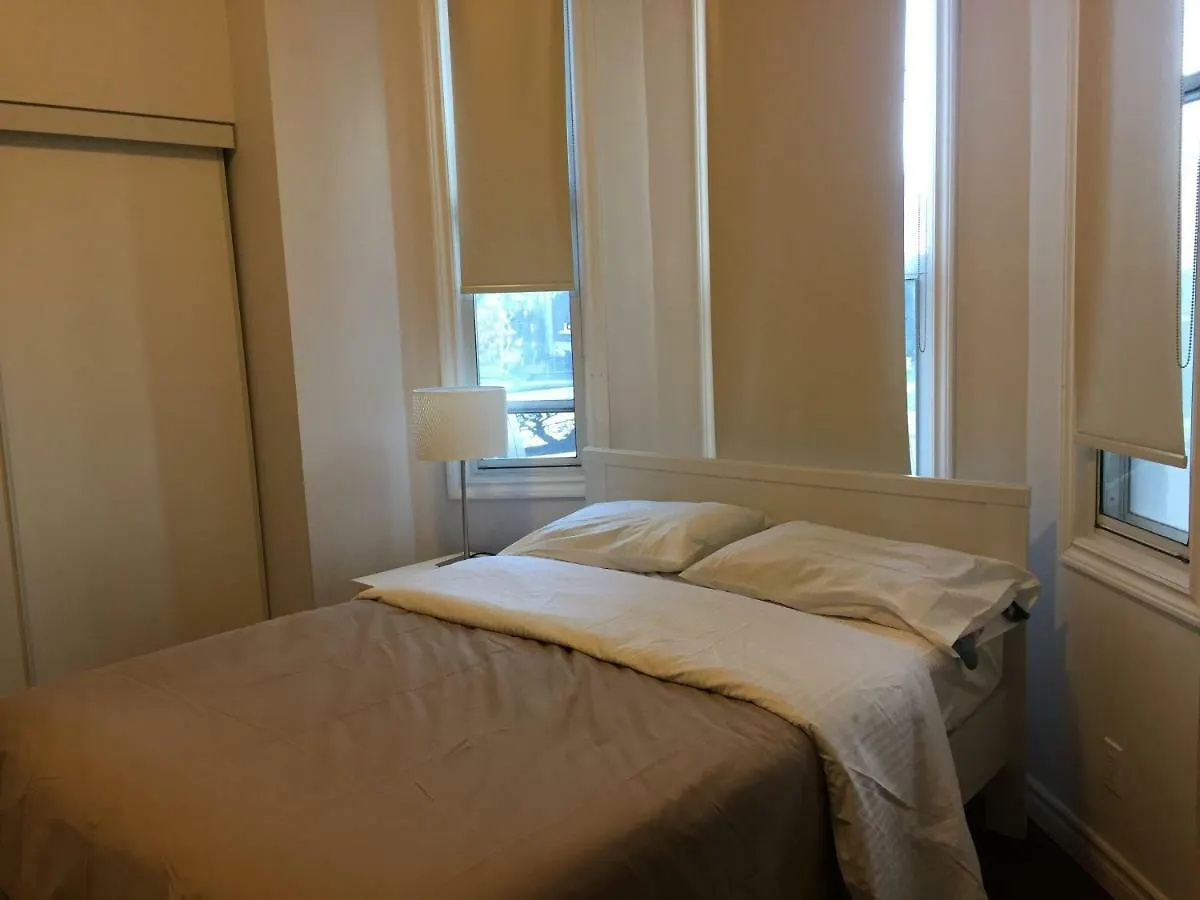 Cozy Home Toronto Guest house